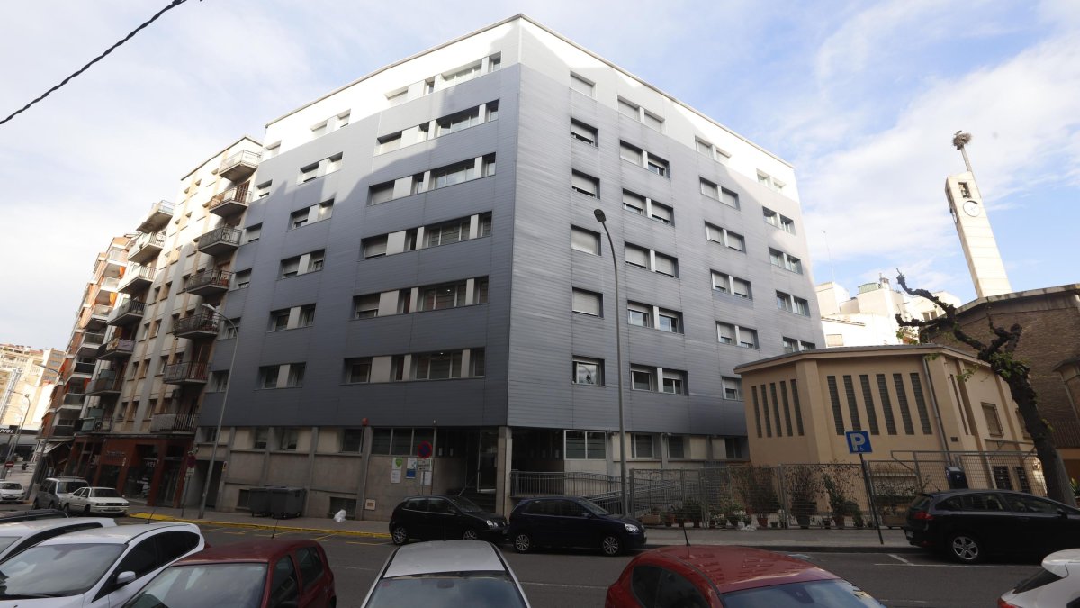 Hospital Nadal Meroles, al carrer Acadèmia de Lleida.