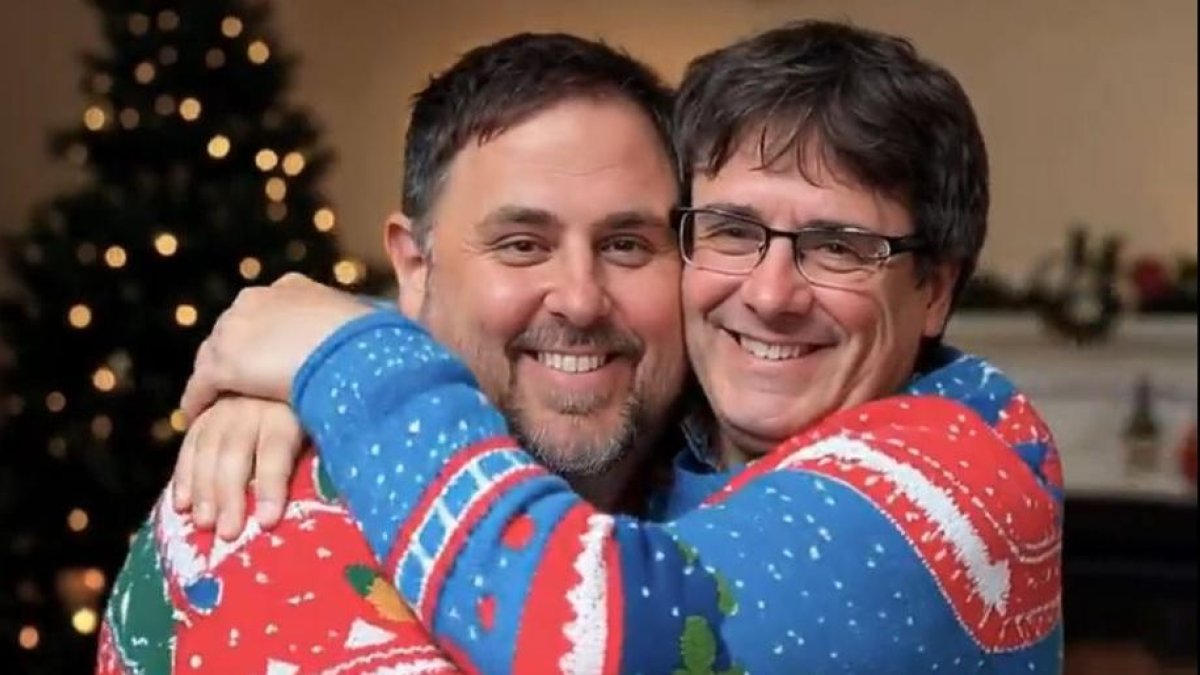 Carles Puigdemont i Oriol Junqueras, junts i somrients. - X/@UNITEDUNKNOWN