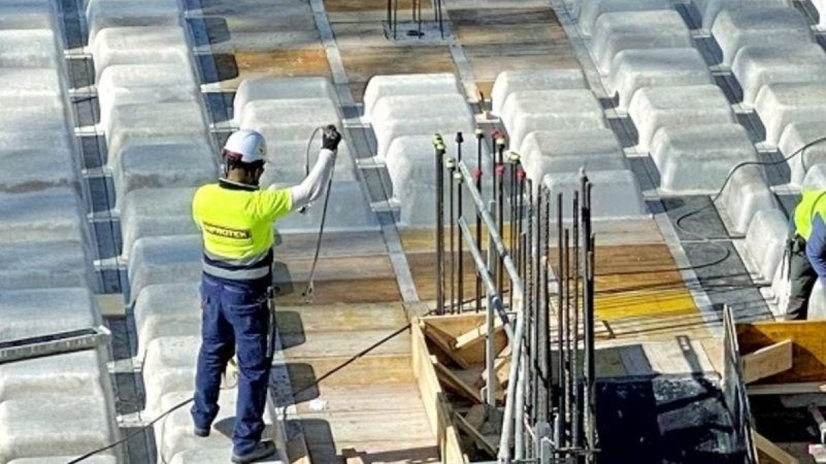 La construcció és un dels sectors que recuperen activitat en un mercat amb falta d’habitatge nou disponible. - EUROPA PRESS
