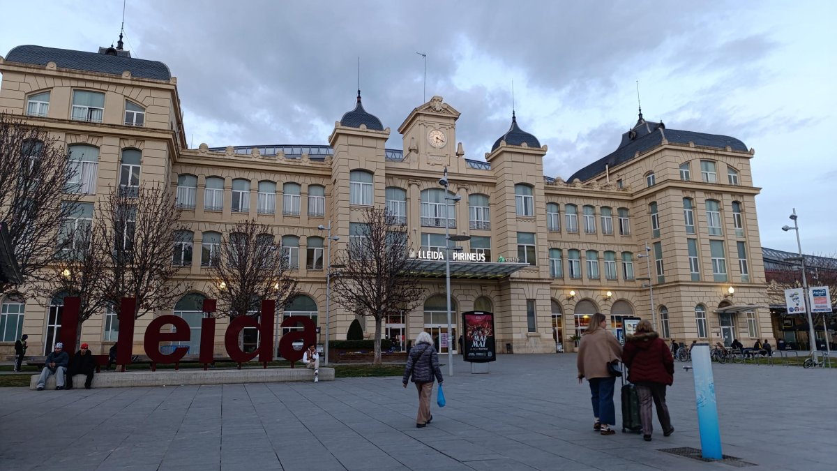 La estación de trenes Lleida-Pirineus - S.E.