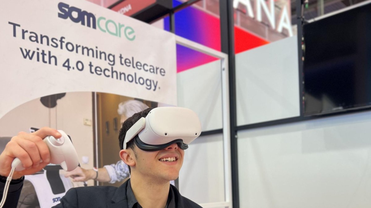 Proves ahir del nou projecte de Group Saltó al seu estand del MWC.