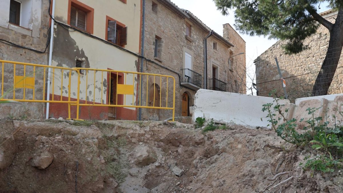La excavación de la cisterna de Castelldans está avanzada. - AMADO FORROLLA