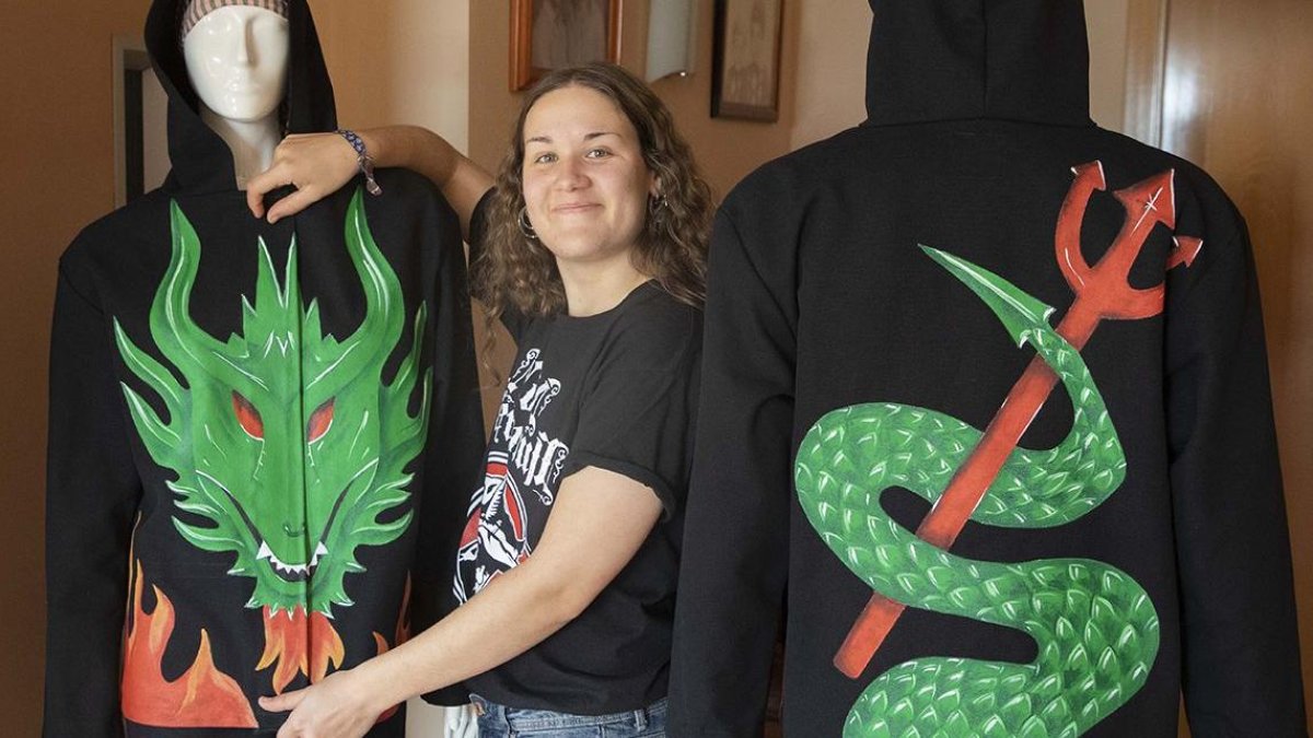 La Judit té la seu d’El Cosidor a Calaf, des d’on treballa per a un creixent nombre de colles.