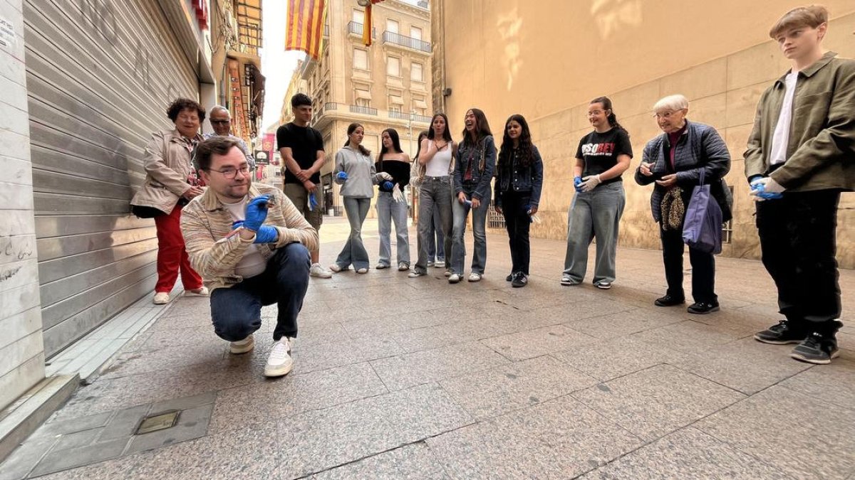 Recorregut per netejar les llambordes Stolperstein de Lleida - AJUNTAMENT DE LLEIDA