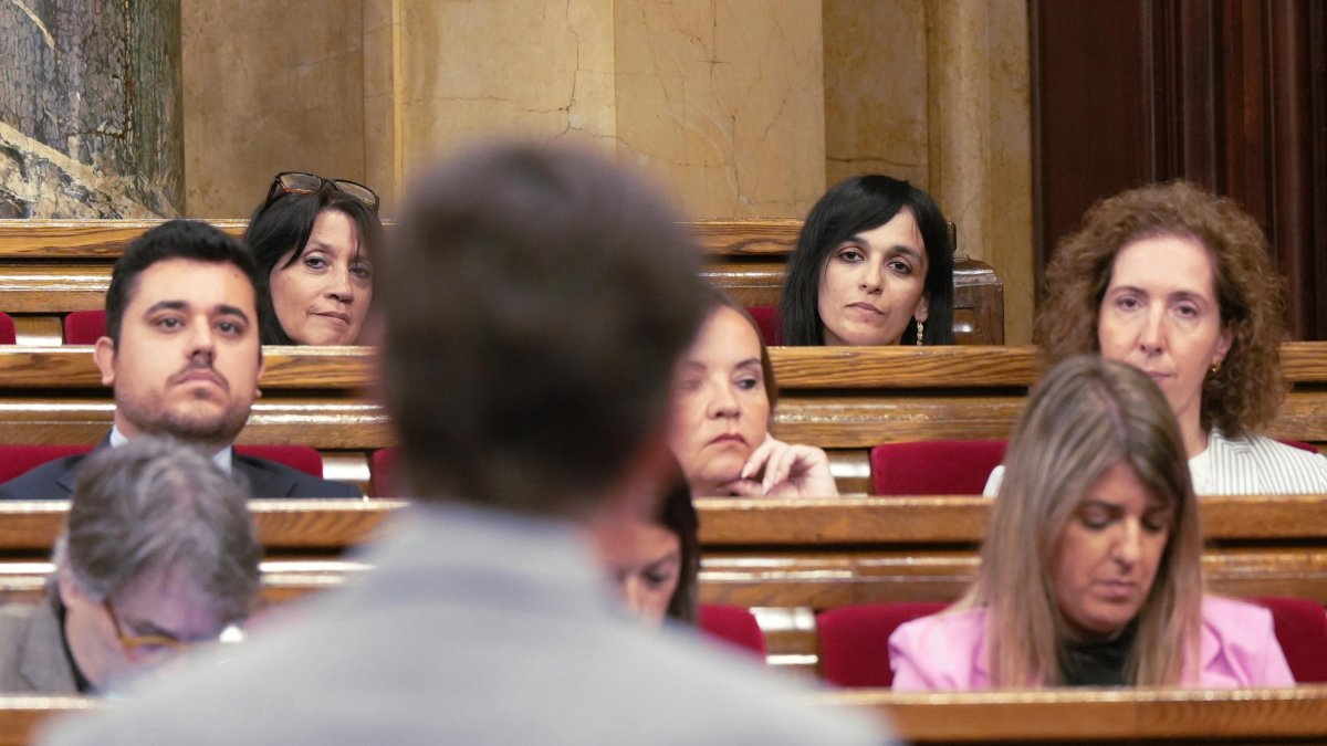 El presidente Salvador Isla responde a la diputada de AC Sílvia Orriols a la sesión de control