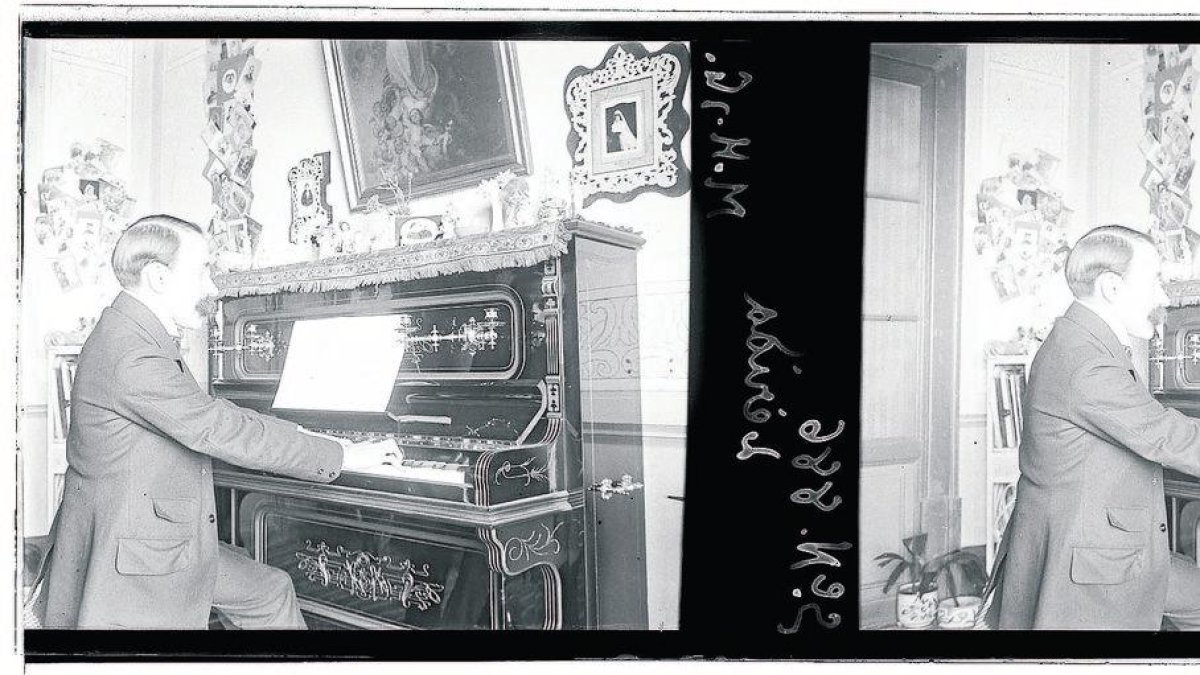 Imagen estereoscópica de Manuel Herrera i Ges que muestra al pianista leridano Ricard Viñes en el año 1908. - GERARD HOYAS