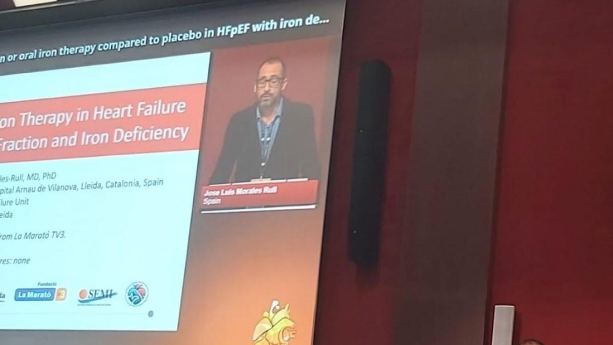 L'investigador José Luis Morales al Congrés Europeu d'Insuficiència Cardíaca.