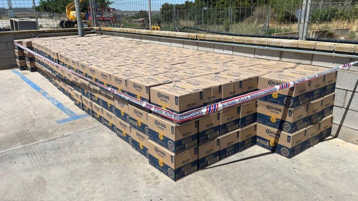 Las cervezas están bajo custodia en la comisaría de los Mossos en Les Borges. - MOSSOS D’ESQUADRA