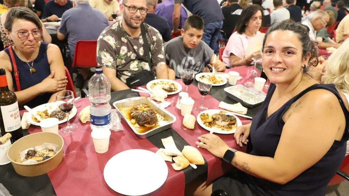 Veïns de Torrelameu en l’esmorzar celebrat al Centre Cívic. - MAGDALENA ALTISENT