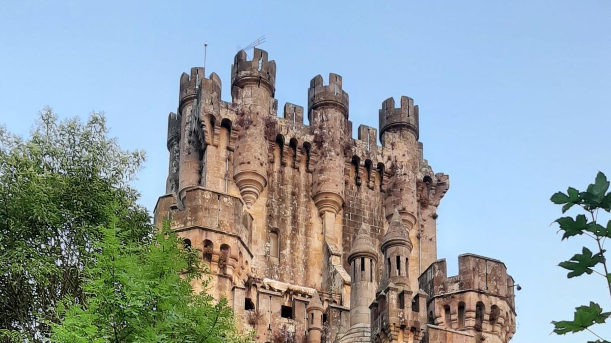 Una vista del Castillo de Butrón.