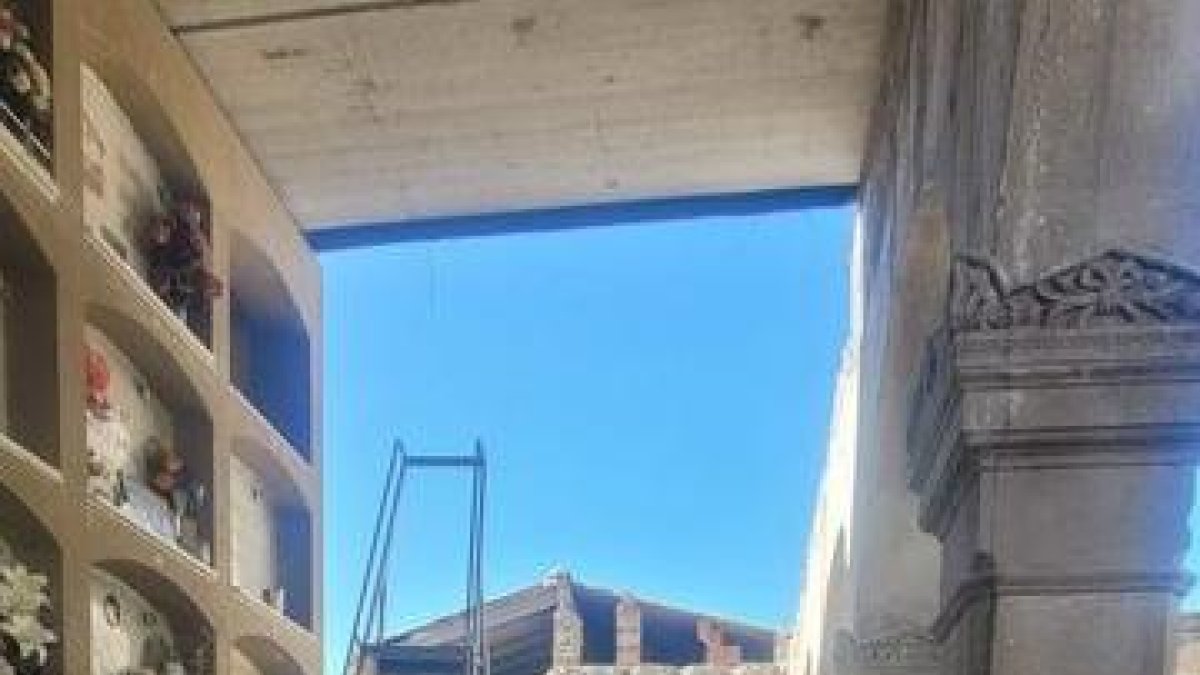 La tanca que separa les obres només cobreix les dos primeres files. - NEREA ANTÓN MELENDEZ