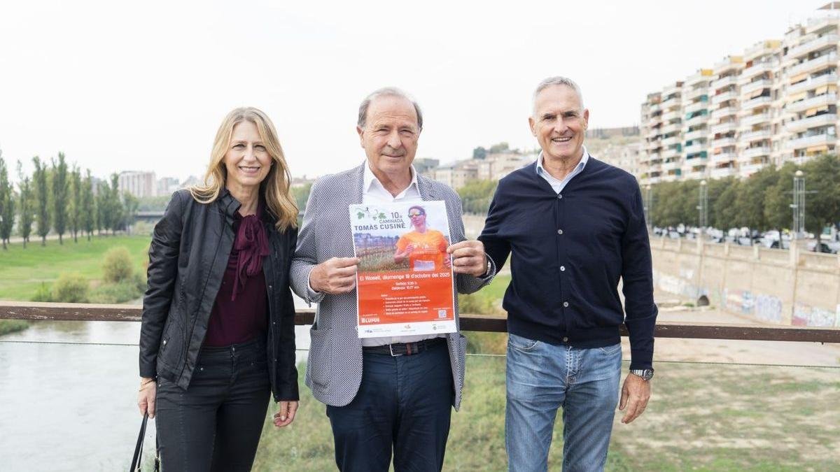 Josep Ordi amb Mireia González i Vicenç Alujas, del patronat de la Fundació Catalana de Lupus. - PAU PASCUAL PRAT