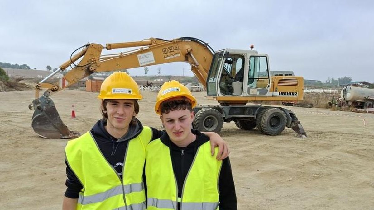 Unai Salas i Biel Mateu, estudiants del cicle d'Excavacions i Sondatges de l'Institut Mollerussa - E. FARNELL