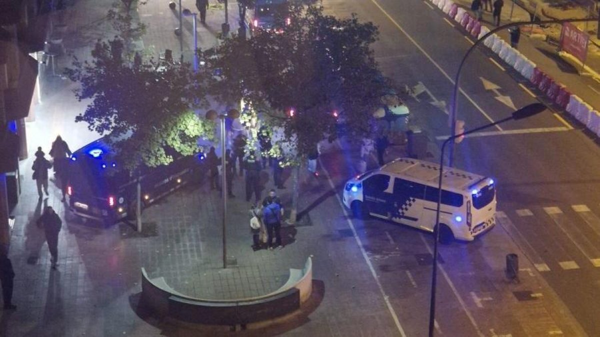 La policía acudió a otra pelea|riña en la calle Balmes de Lleida.