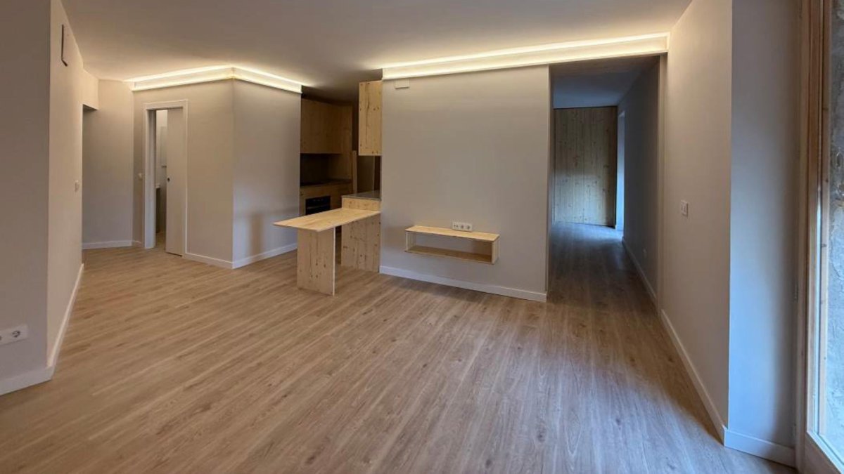 El interior de una de las viviendas rehabilitadas en Les Garrigues Altes para destinarlo a alquiler social.