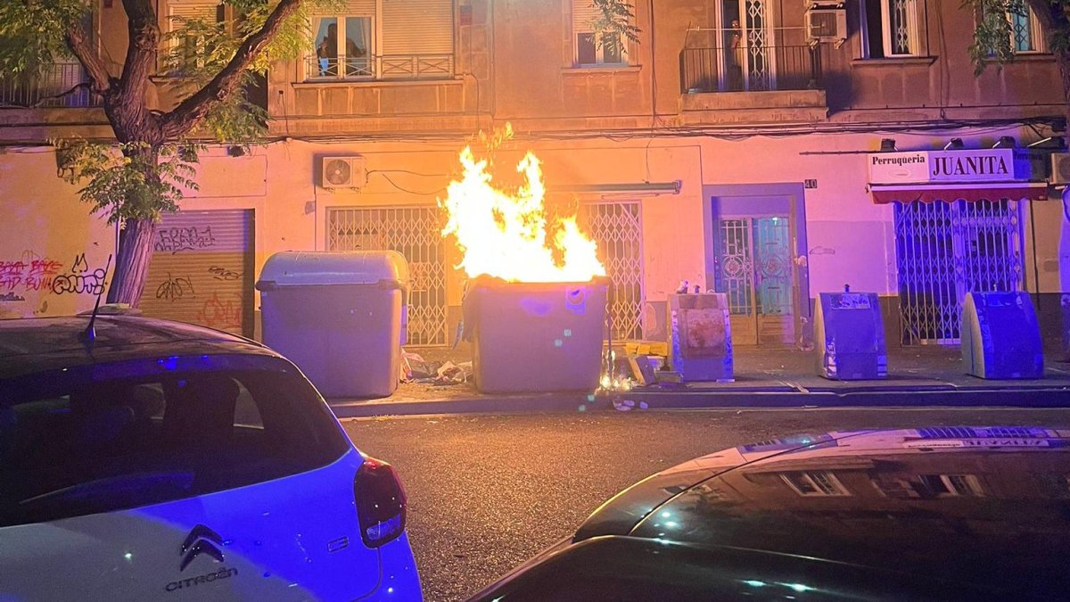 Crema un contenidor al carrer Ciutat de Fraga de Lleida
