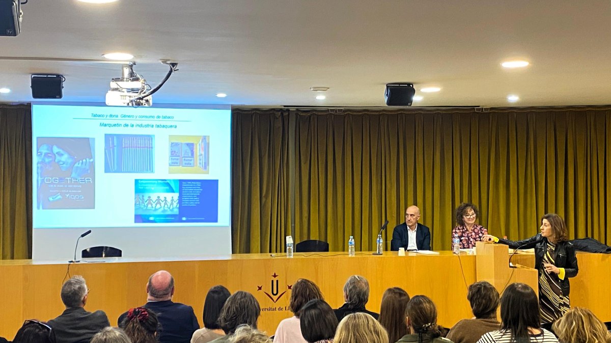 Un moment de la 15a Jornada de Tabaquisme de Lleida a la Facultat de Medicina de la UdL.