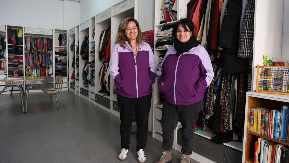 Priscilla Belohuby i Adriana Ruiz, a l’espai del Rober de l’associació Refem. - AMADO FORROLLA