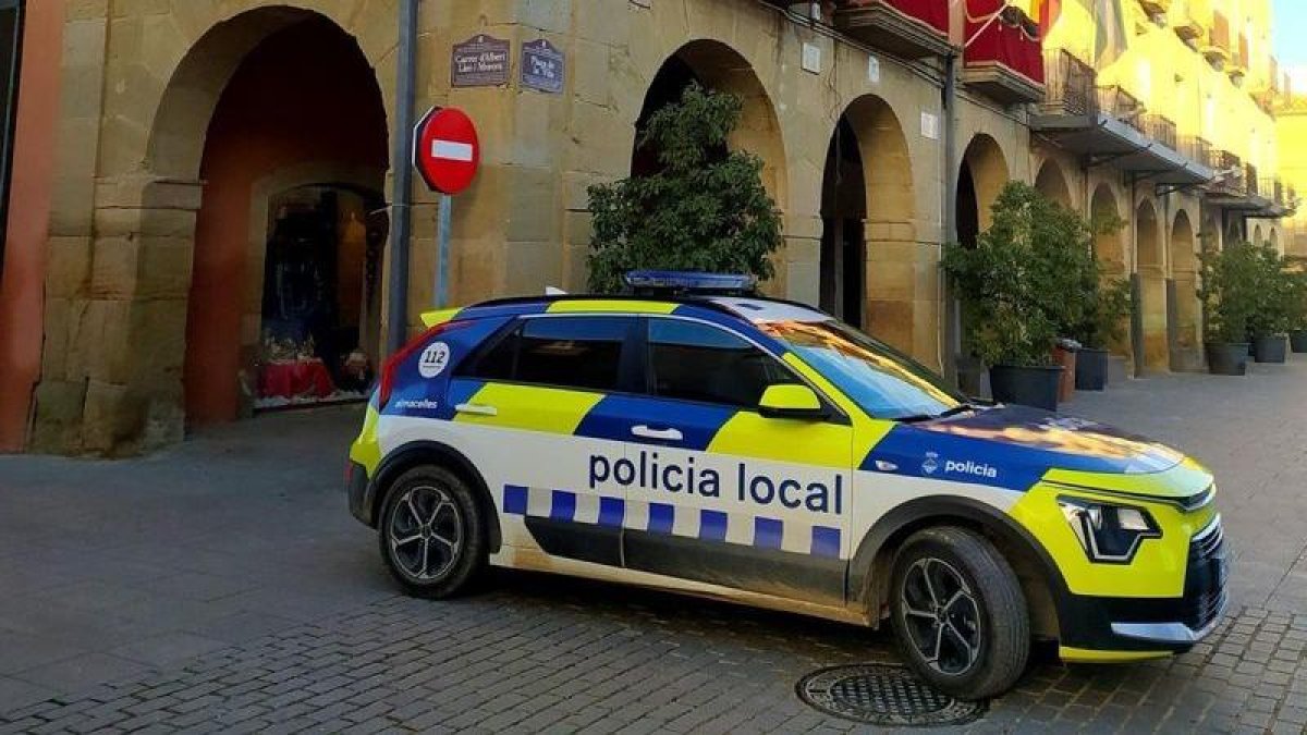 Imatge d’arxiu d’un cotxe de la Policia Local d’Almacelles.