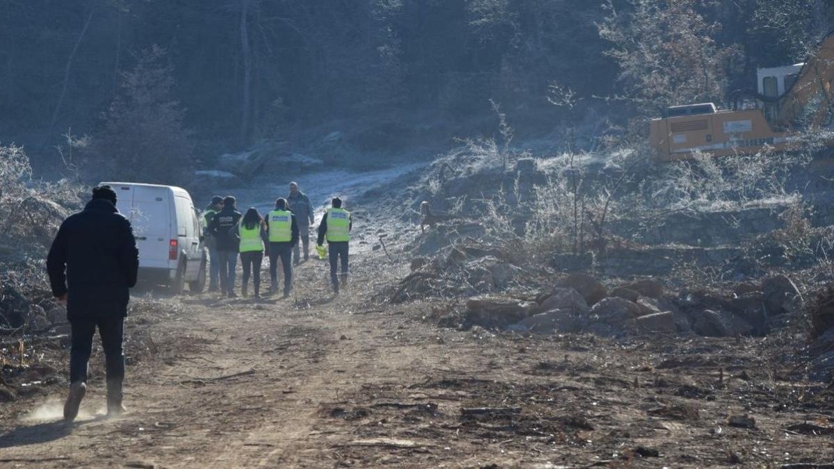 Mossos d’esquadra al lloc del crim el dia després que es produís. - SEGRE