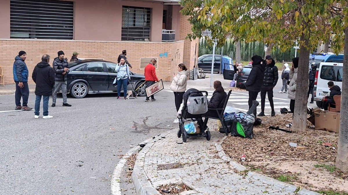 Desallotgen els pisos ocupats al carrer Santiago Rossinyol de les Borges Blanques