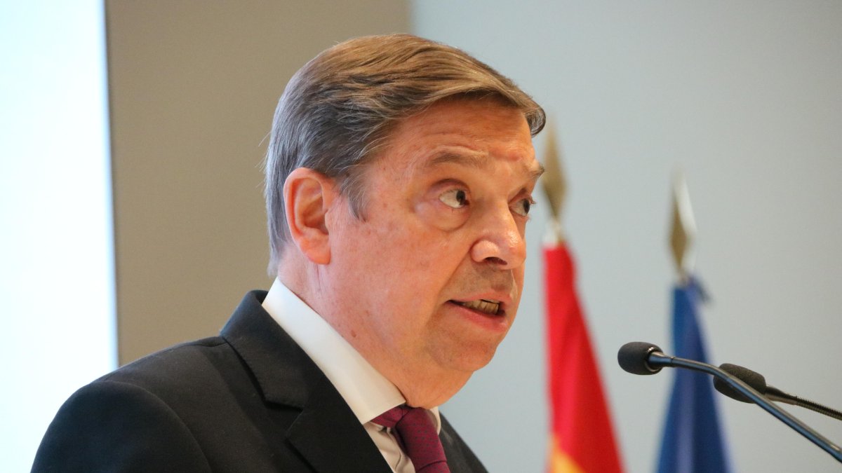 El ministre d'Agricultura, Luis Planas, aquest dilluns en una roda de premsa a Madrid