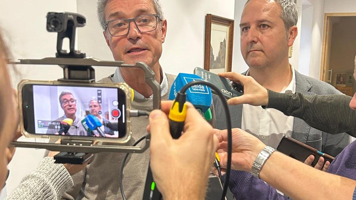 Jaume Ars y Manel Solé durant la atención a los medios de comunicación.