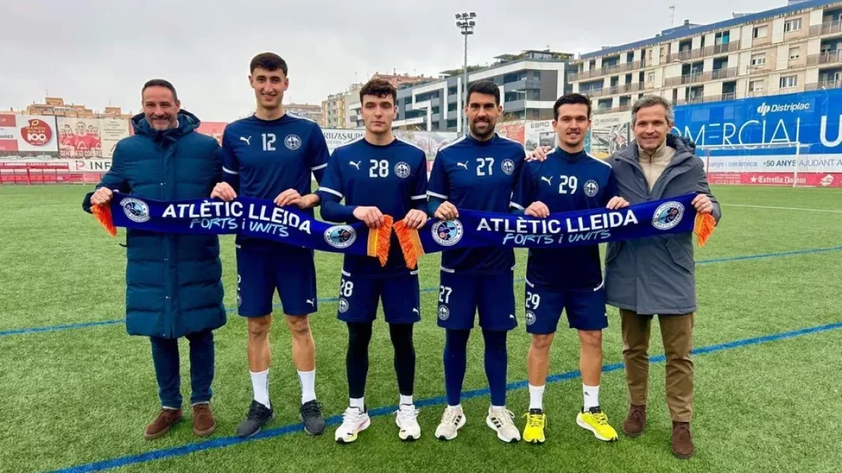 Igor, Aser, Antonio i Borja López, amb el director esportiu, Alberto Monsalvo, i Xavier Bartolo. - ATLÈTIC LLEIDA