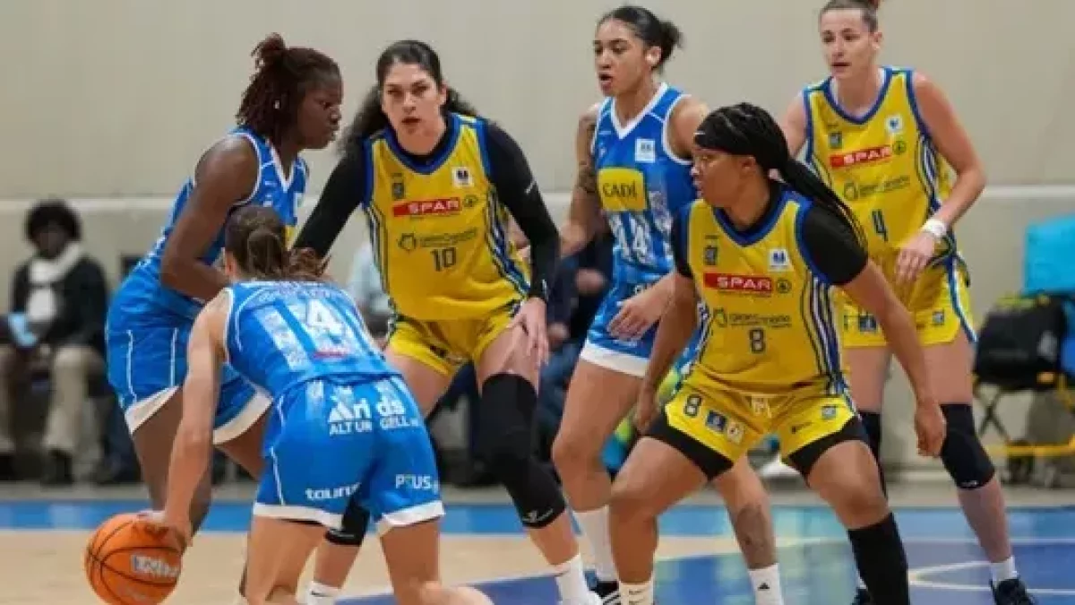 Laia Raventós fue clave con sus puntos en momentos cruciales del partido. - ÁREA 11