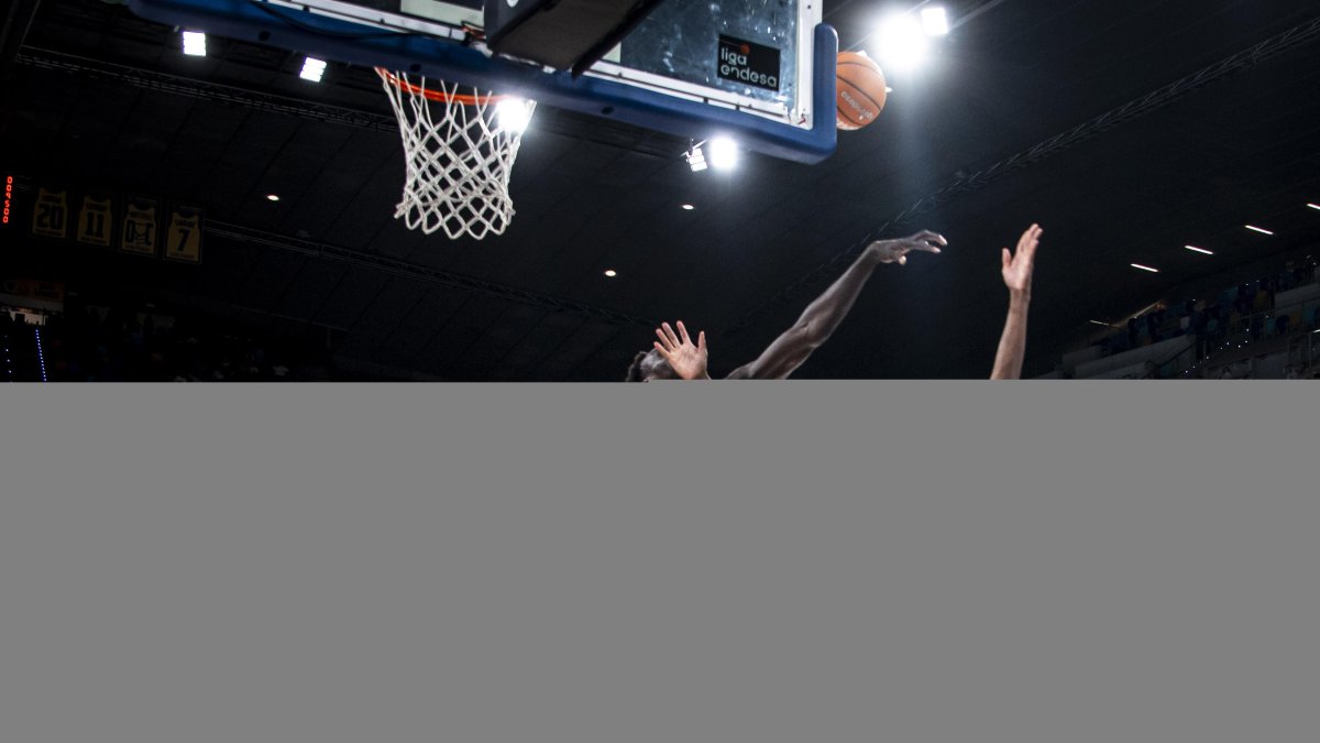 Caleb Agada, en una acció del joc davant del Gran Canària.