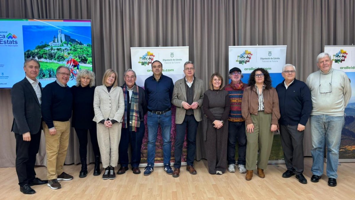 Membres del jurat i autoritats de la Diputació, després de l’anunci dels guanyadors.