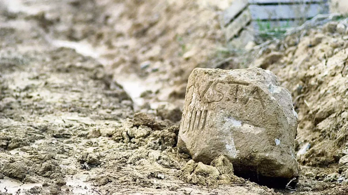 Este otro millario fue hallado junto al camino entre Almacelles y Esplús en 2000. - SEGRE