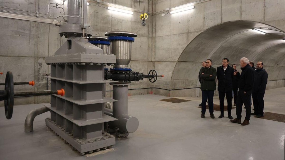 El conseller Òscar Ordeig va visitar ahir el pantà.