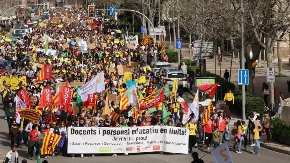 Imatge de la manifestació per la vaga de docents dimecres passat a Lleida.