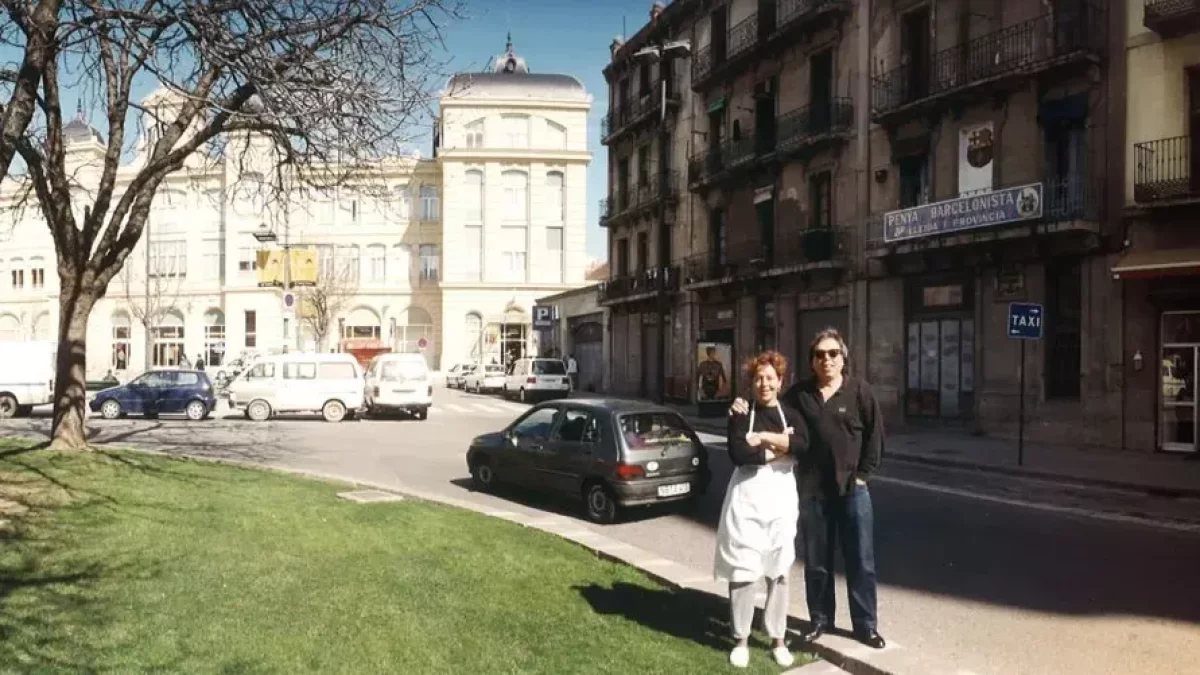 Foto de Neus Prunera i Josep Tiell a l’antiga ubicació del seu restaurant a Ramon Berenguer IV. - RESTAURANT TIELL