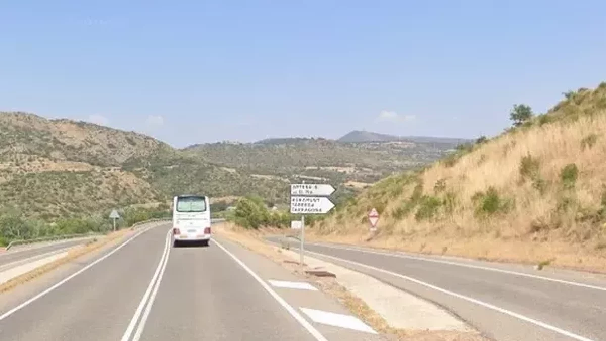 Vista de la C-26 donde se produjo el accidente la noche del viernes en Artesa de Segre. - GOOGLE MAPS