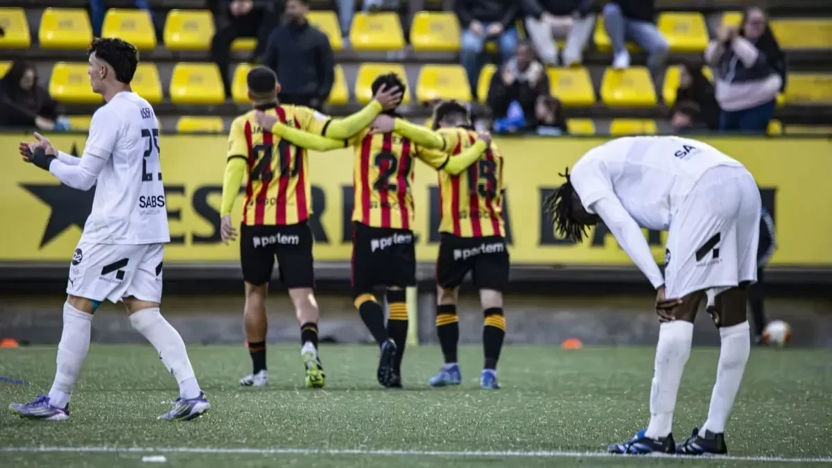 Los jugadores de Sant Andreu celebran el 1-0. - INGRID SEGURA