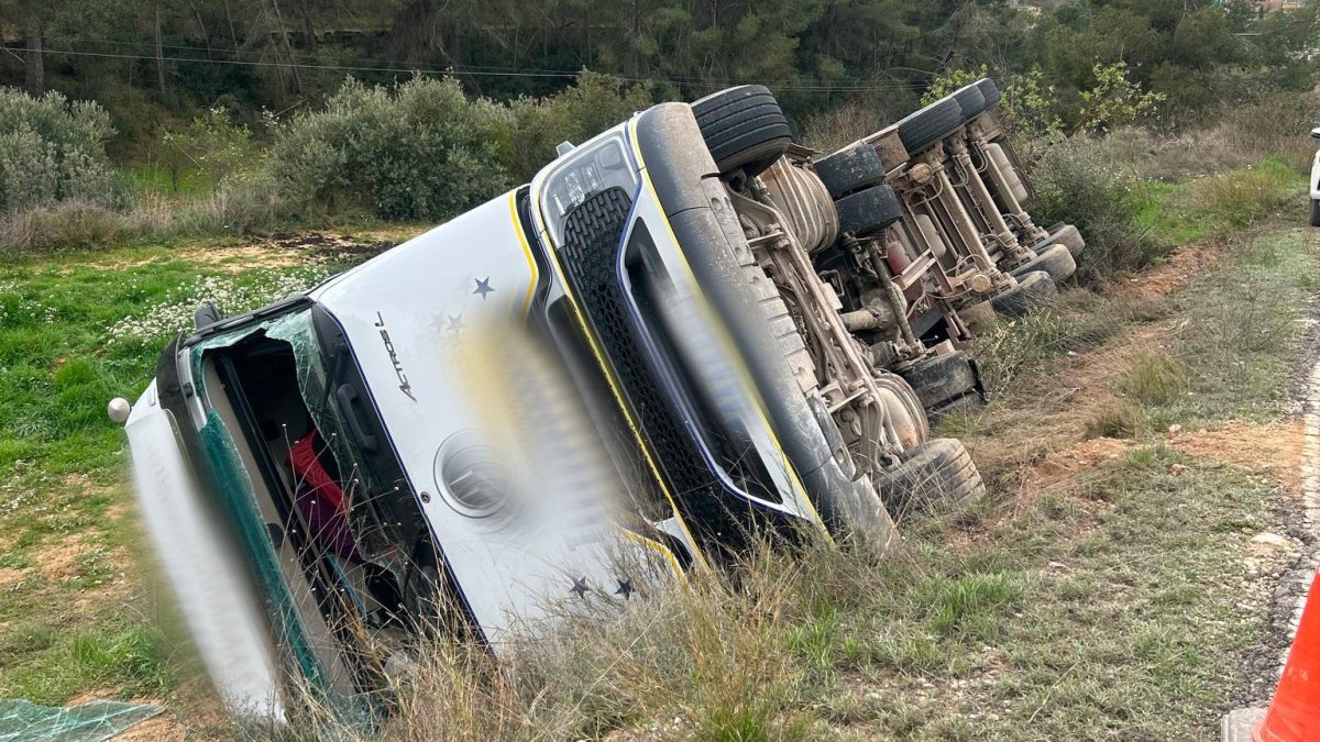 Camió bolcat al Cogul