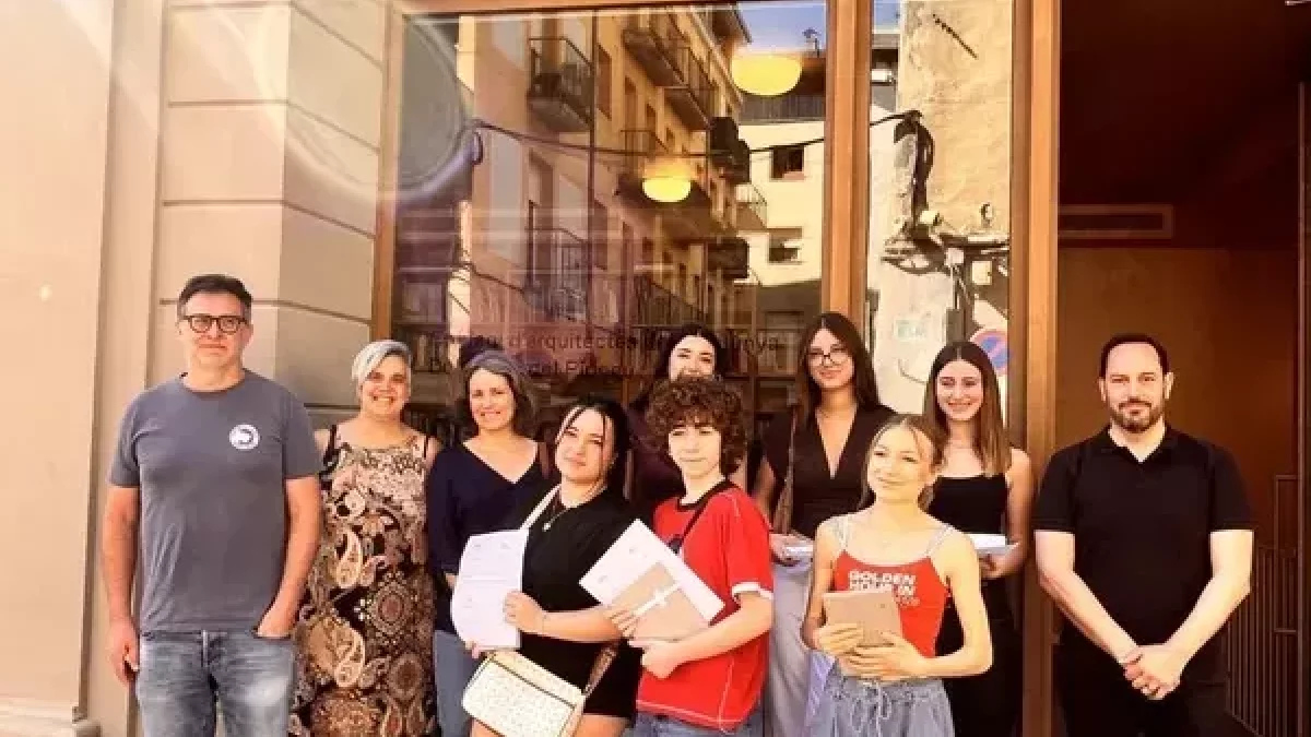 Les estudiants de Batxillerat premiades dijous a la Seu d’Urgell per la delegació del Pirineu del Col·legi d’Arquitectes. - COM 360 / COAC
