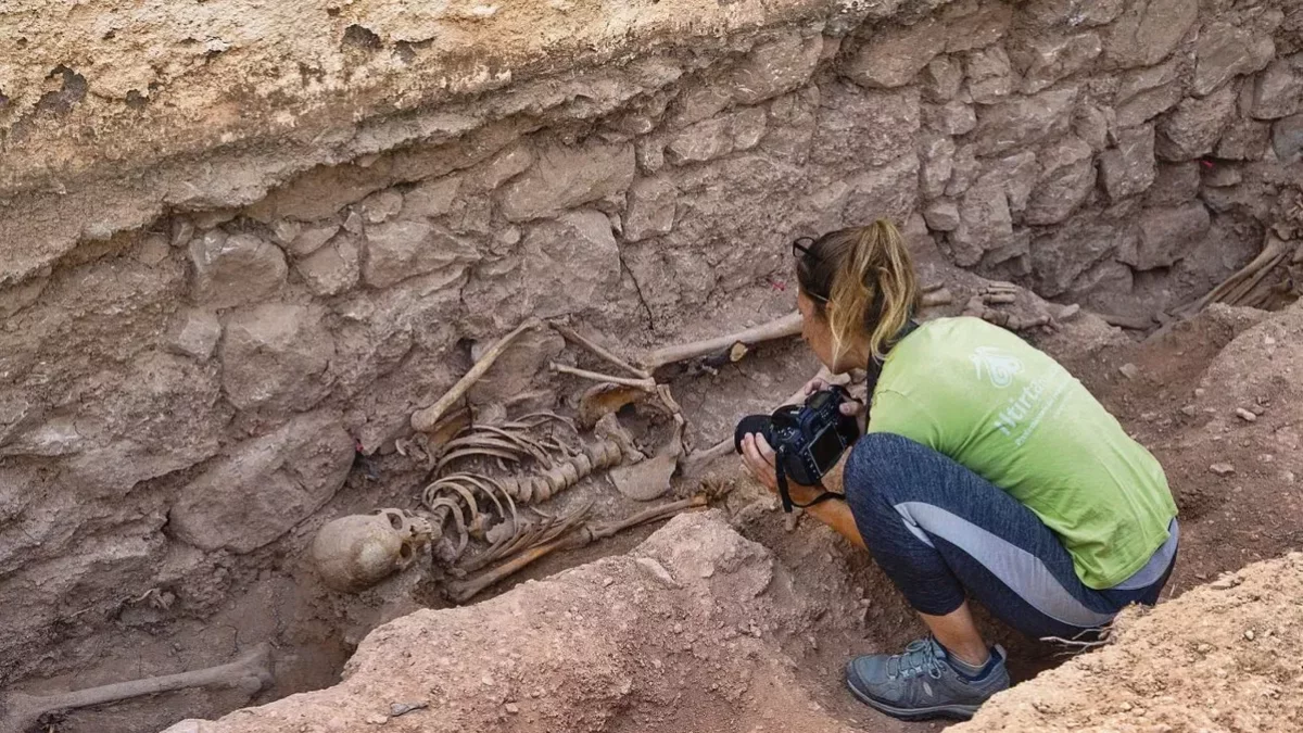 Uno de los soldados republicanos exhumados en Bovera en 2023. - SEGRE