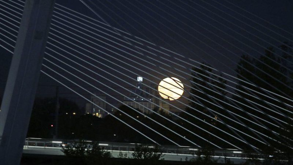 Superlluna, per Lleonard Delshams