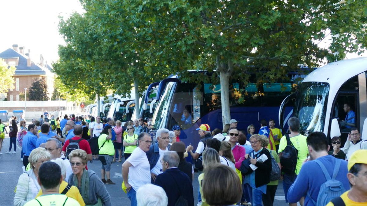 Lleidatans que participaran a la manifestació de Barcelona.