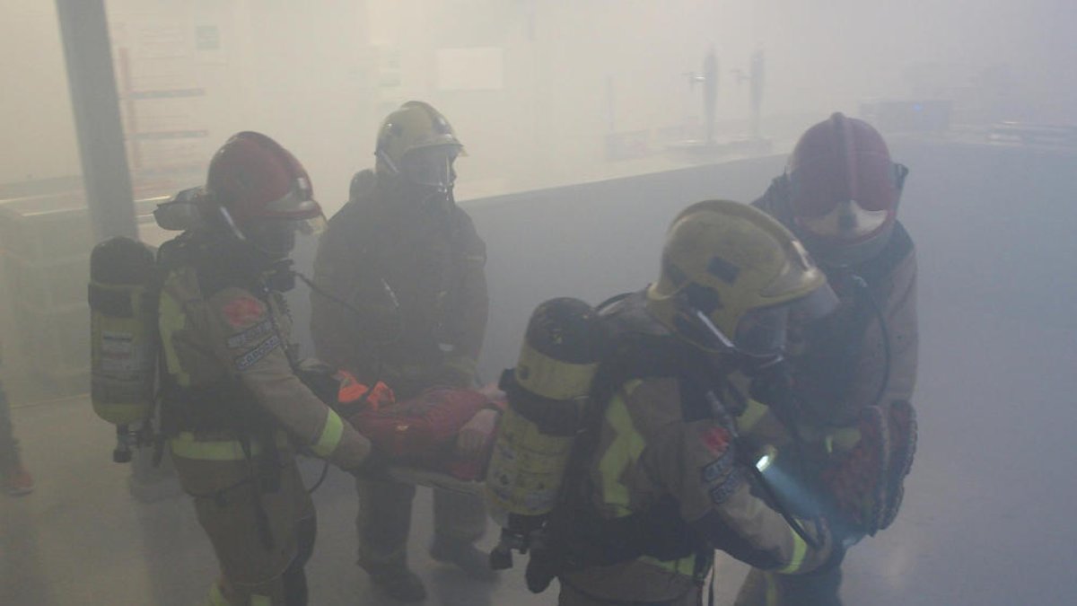 Simulacro de incendio en los pabellones feriales de Mollerussa