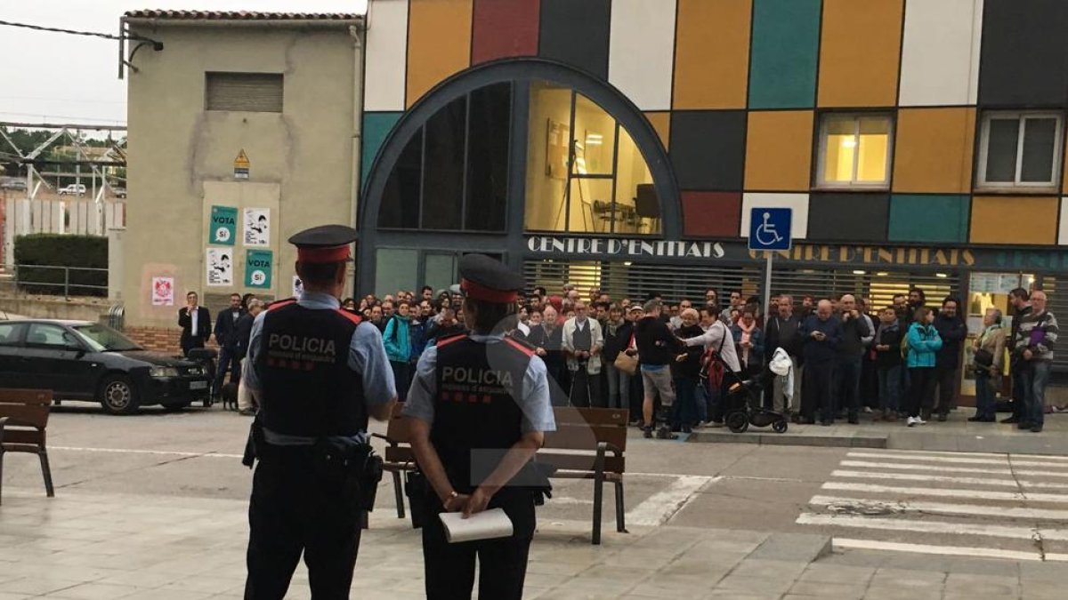 Mossos als col·legis electorals