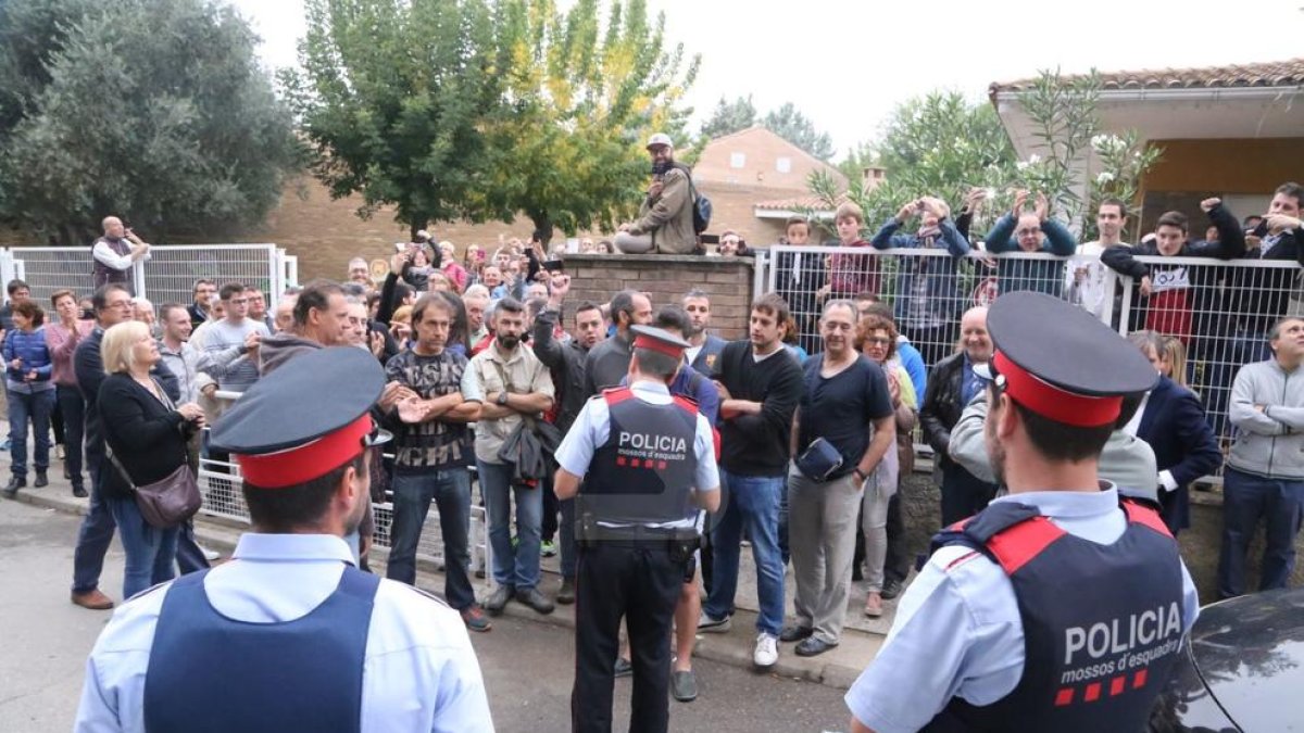 Mossos als col·legis electorals