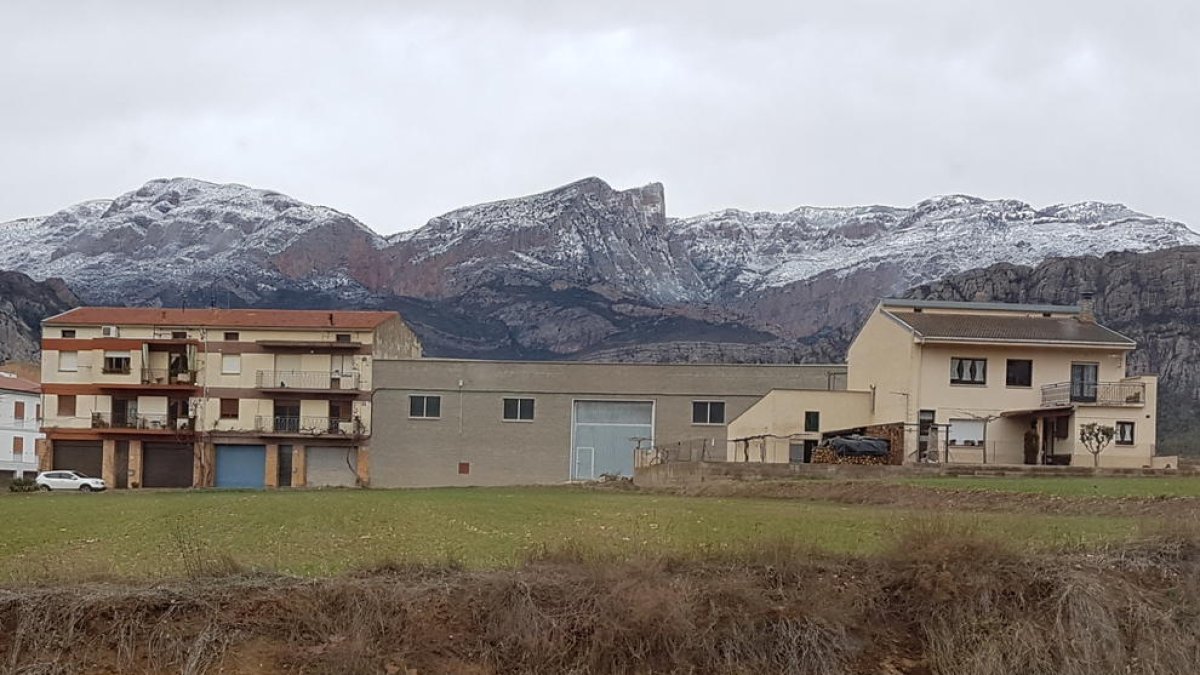 Des de Oliana podem veure aquesta marebellosa vista, de darere a Cambrils.