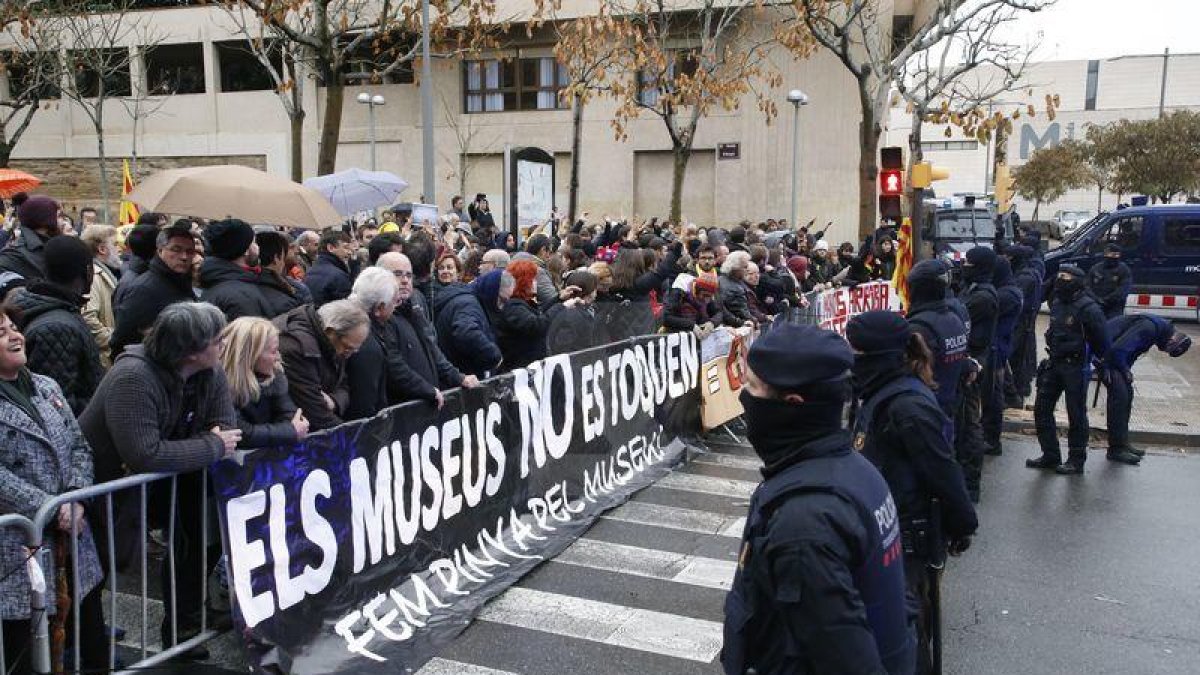 Imágenes del traslado de las obras de Sigena del Museu de Lleida