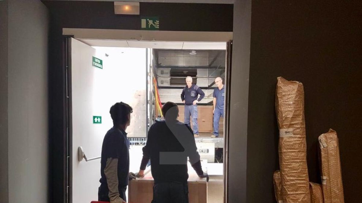 Imágenes del traslado de las obras de Sigena del Museu de Lleida