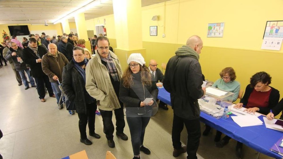 Imágenes de la jornada electoral del 21D