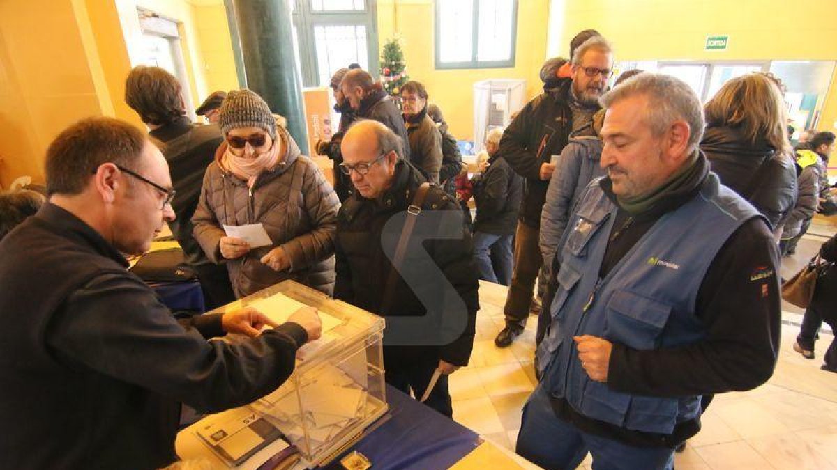 Imágenes de la jornada electoral del 21D